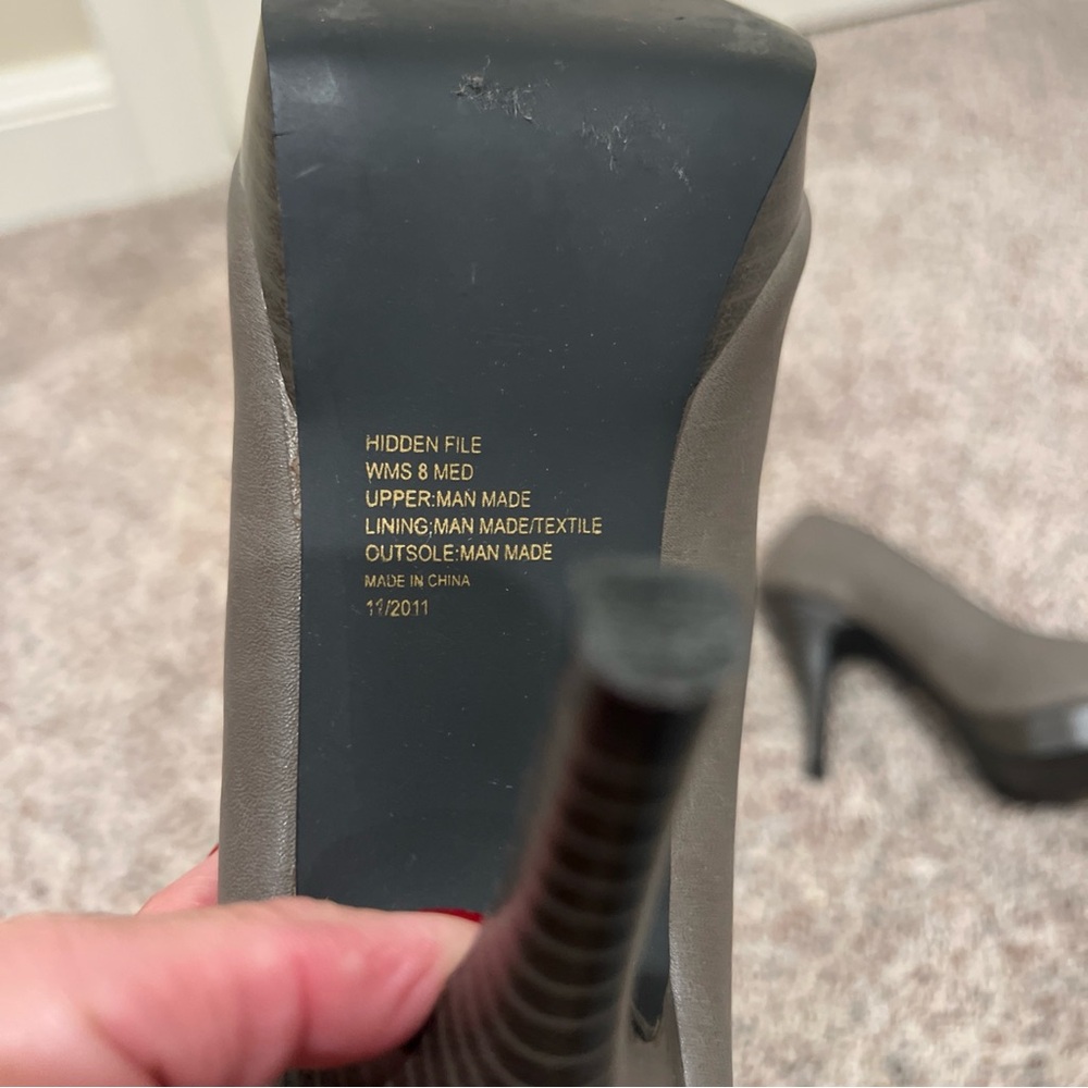 Kenneth Cole Reaction Elegant Gray Heels - Picture 10 of 11